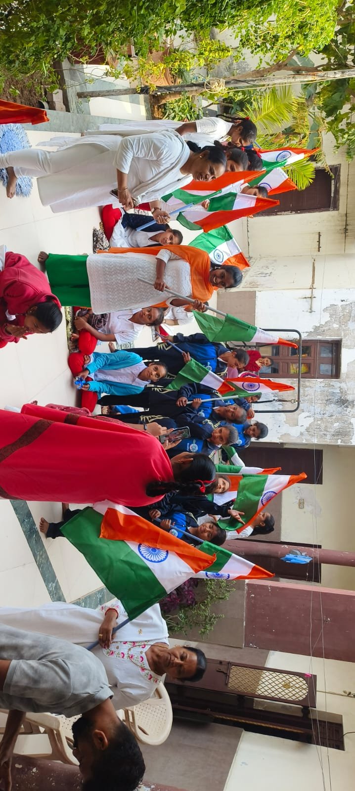 ગરીબ કન્યાઓને ભોજન તેમજ ટ્રેકસૂટ વિતરણ