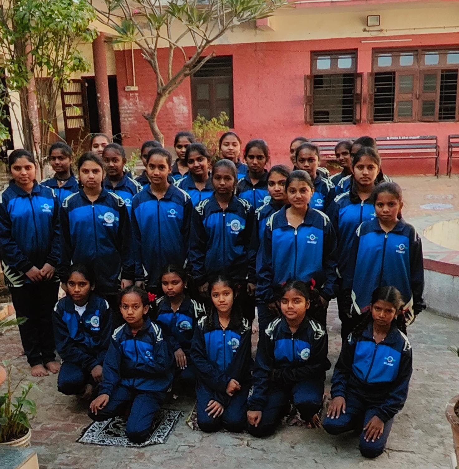 ગરીબ કન્યાઓને ભોજન તેમજ ટ્રેકસૂટ વિતરણ