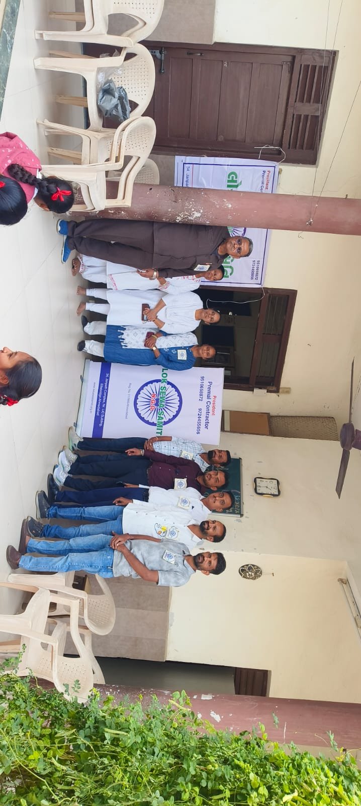 ગરીબ કન્યાઓને ભોજન તેમજ ટ્રેકસૂટ વિતરણ