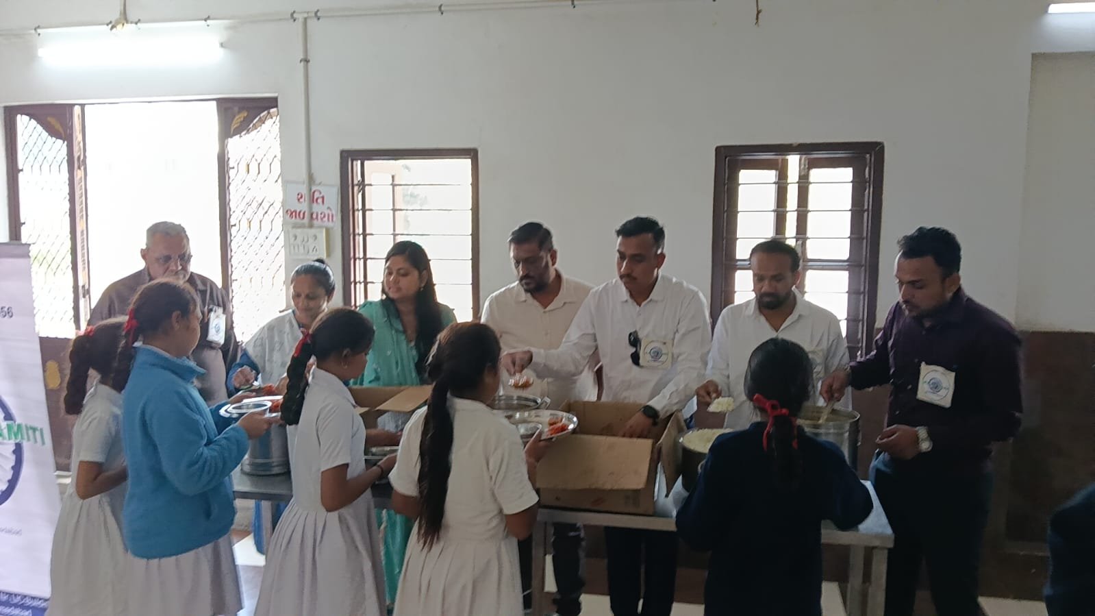 ગરીબ કન્યાઓને ભોજન તેમજ ટ્રેકસૂટ વિતરણ